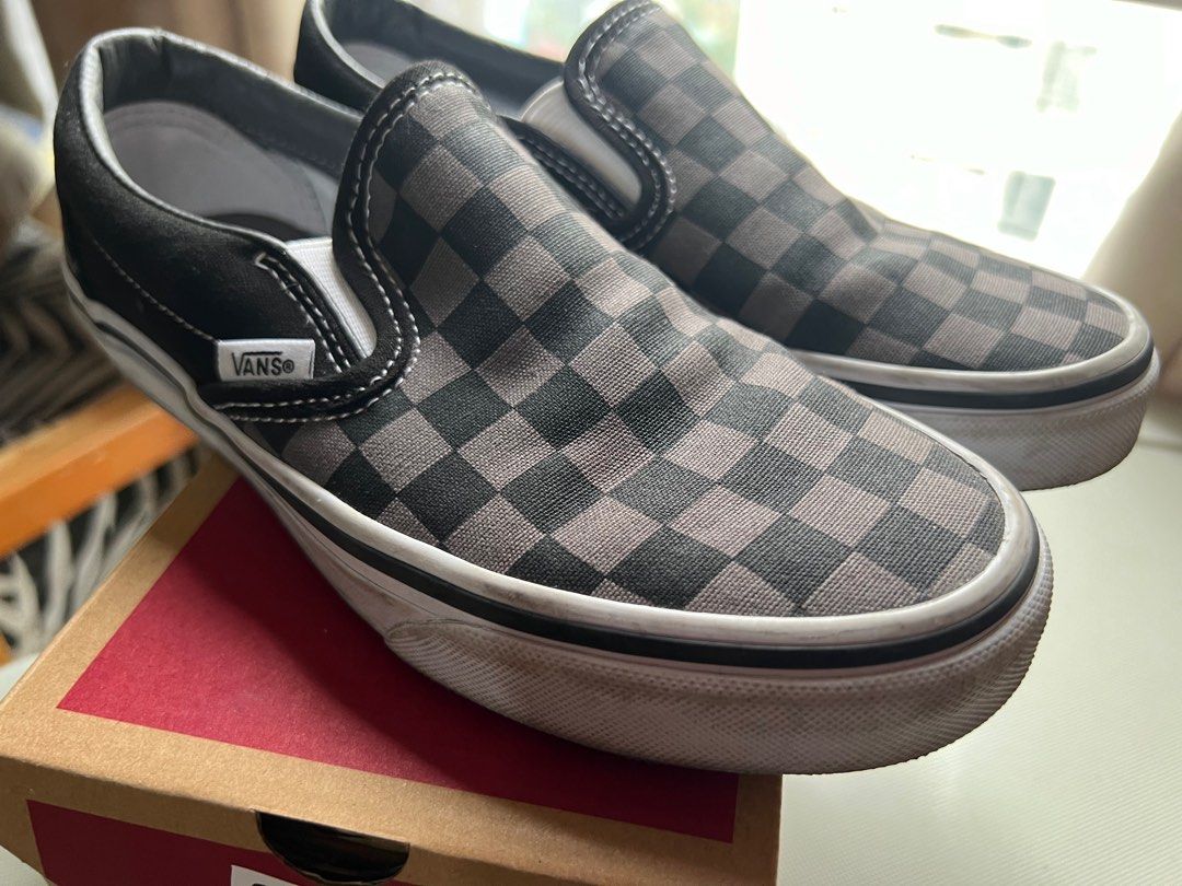 Vans Classic Slip on (Category: Sneakers) located in Paranaque City. Submitted by sierra21 (Listing ID 1304179962, Image 2). Description: Good as new w box see photos for more details .