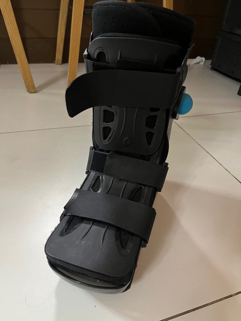 Walking Boot Size 10-12 (Category: Other Assistive Aids) located in Paranaque City. Submitted by sahsomera (Listing ID 1304209732, Image 2). Description: .