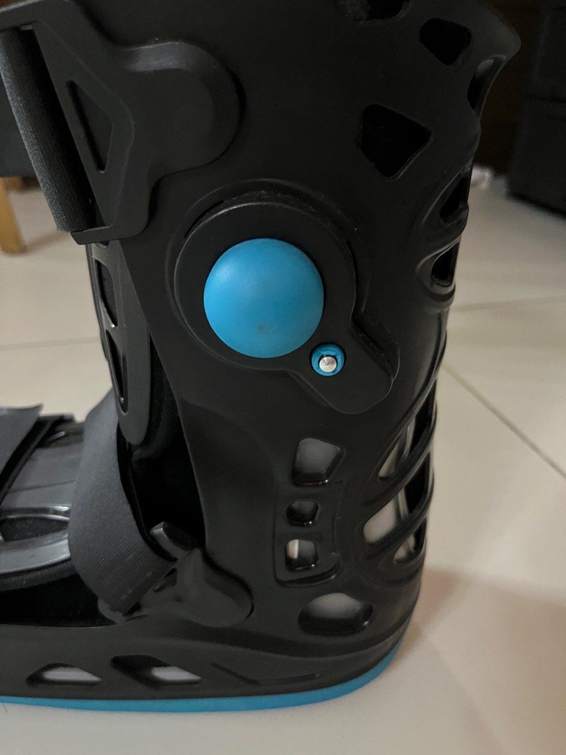 Walking Boot Size 10-12 (Category: Other Assistive Aids) located in Paranaque City. Submitted by sahsomera (Listing ID 1304209732, Image 3). Description: .