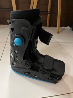Walking Boot Size 10-12