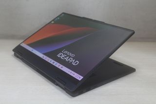 2024 2IN1 Lenovo ideapad 5 Ryzen 7 8840H Ram 16gb SSD 1TB Convertible laptop