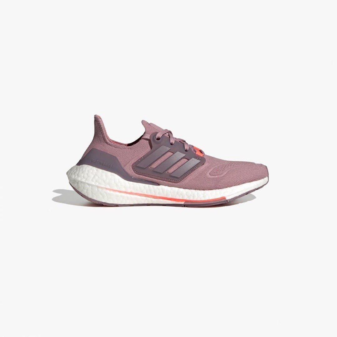 Adidas Ultraboost 22 Shoes (Category: Sneakers) located in Dagupan City. Submitted by thymeph (Listing ID 1301267343, Image 2). Description: Ultraboost 22 W Brandnew 💯 Original Price:9,500❌ Selling for : 4,200 ✅ Available sizes: Size 7 & 7.5 .