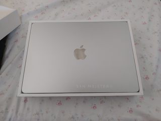 Almost new Macbook Air M2 with warranty