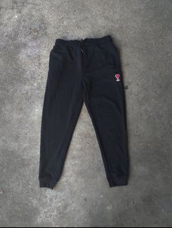 AMI JOGGING PANTS

WAIST 28 - 30
LENGTH. 39

AS NEW CONDITION

1000 SHIPPED