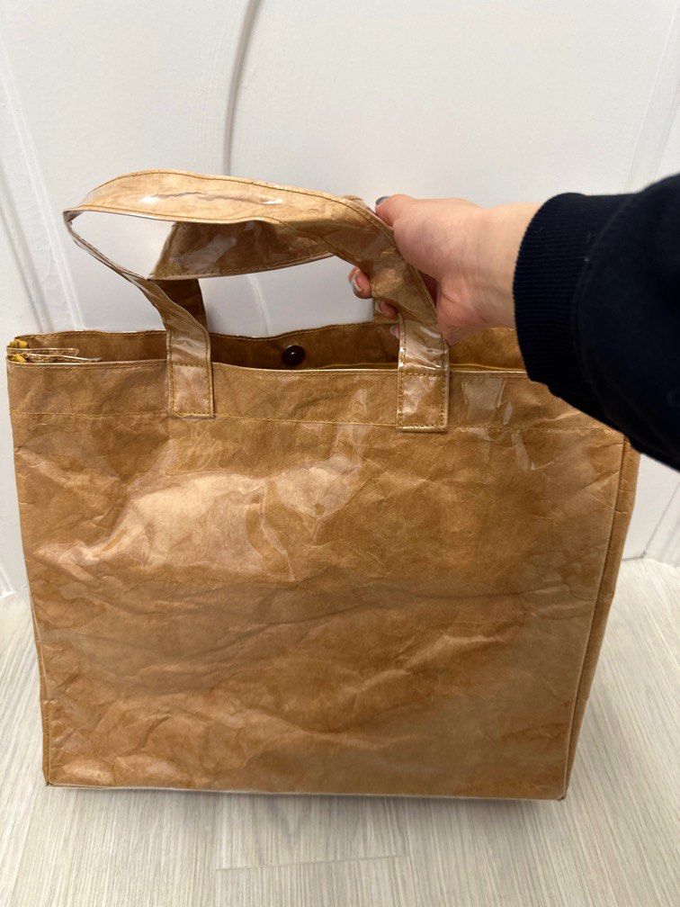 Astro stuffs- LOGO PAPER BAG (S), 名牌, 手袋及銀包- Carousell