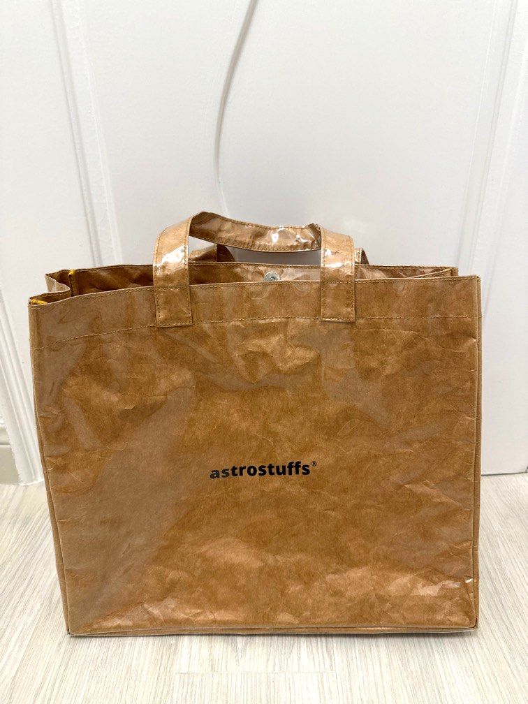 Astro stuffs- LOGO PAPER BAG (S), 名牌, 手袋及銀包- Carousell