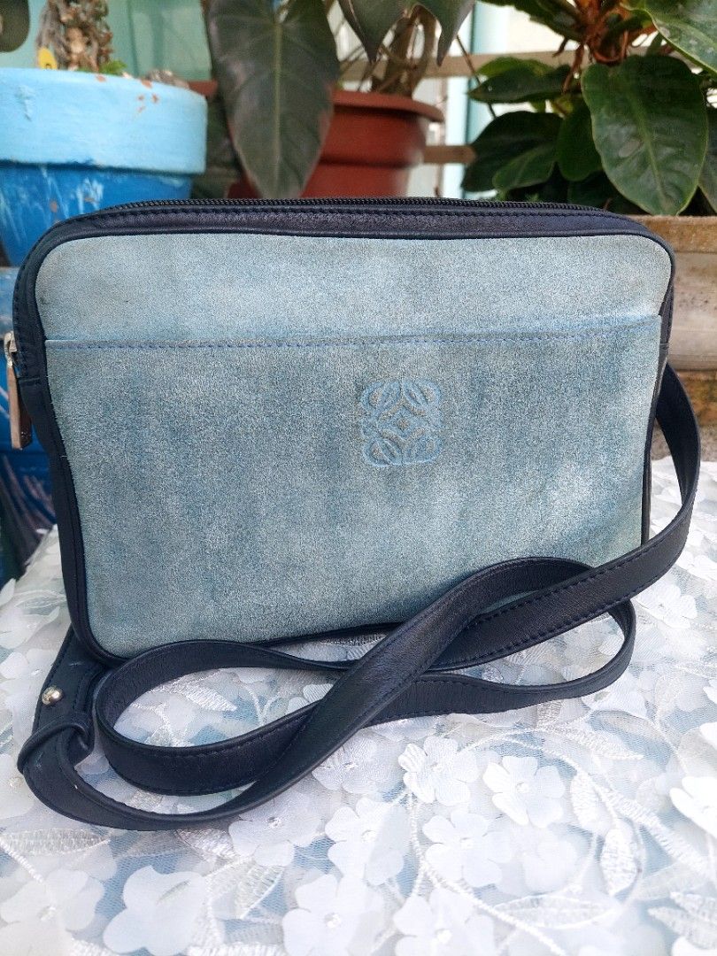 Auth. Vintage Loewe crossbody (Category: Luxury Bags & Wallets) located in Santa Maria. Submitted by mikavillaflor4 (Listing ID 1301274258, Image 1). Description: auth vintage japan source isssue needs linis details posted.