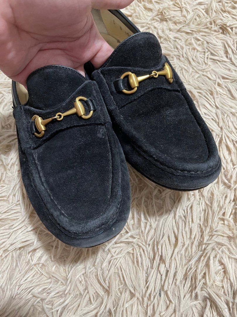 Authentic GUCCI velvet with gold horsebit (Category: Loafers) located in Las Pinas. Submitted by aheartj (Listing ID 1301212185, Image 3). Description: Please photos for details Size 5 .