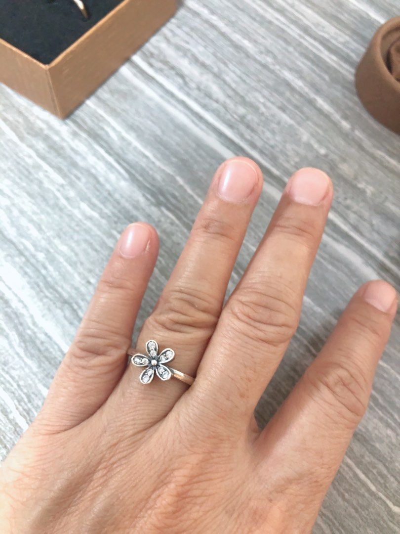 Authentic pandora ring (Category: Rings) located in Angeles City. Submitted by phynes (Listing ID 1301298343, Image 2). Description: Ale marking S925 Pwede palinis all pandora store GCash payment .