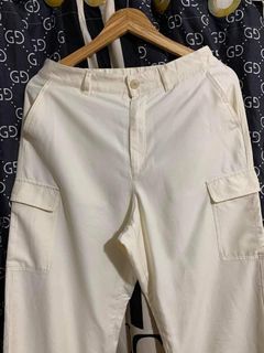AUTHENTIC UNIQLO 6 POCKET CARGO PANTS 👖 CREAM COLORWAY‼️ EXCELLENT CONDITION

SIZE 28-31 ON TAPE  ✅‼️