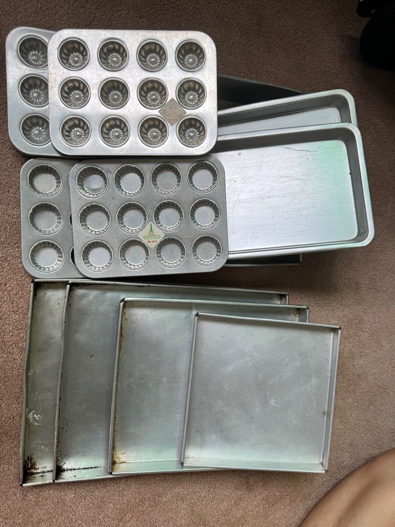 Baking, oven trays, bread pans and cake moulds