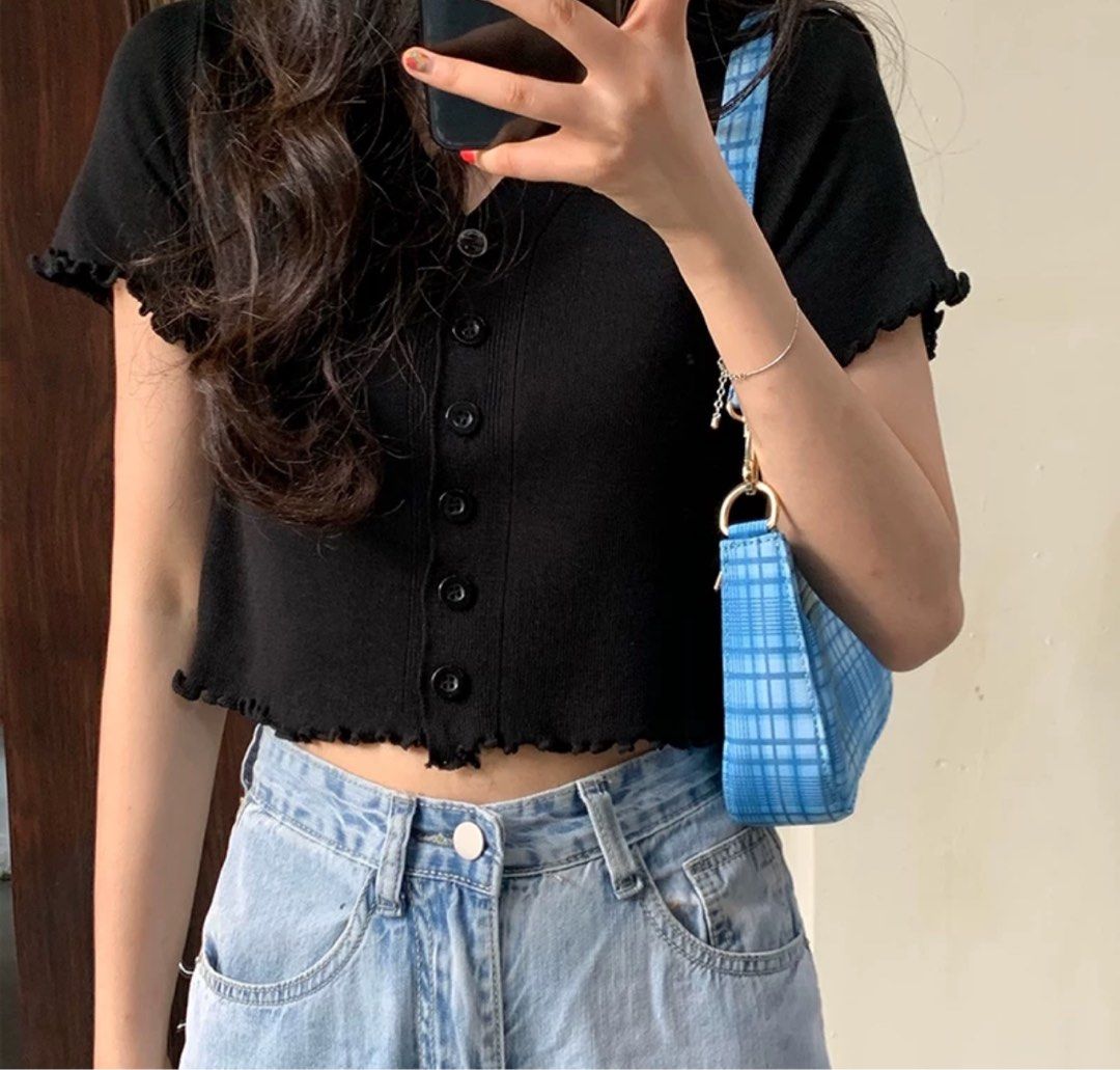 Black button crop top (Category: Shirts) located in Singapore. Submitted by ainstocksss (Listing ID 1301288288, Image 2). Description: Worn once.