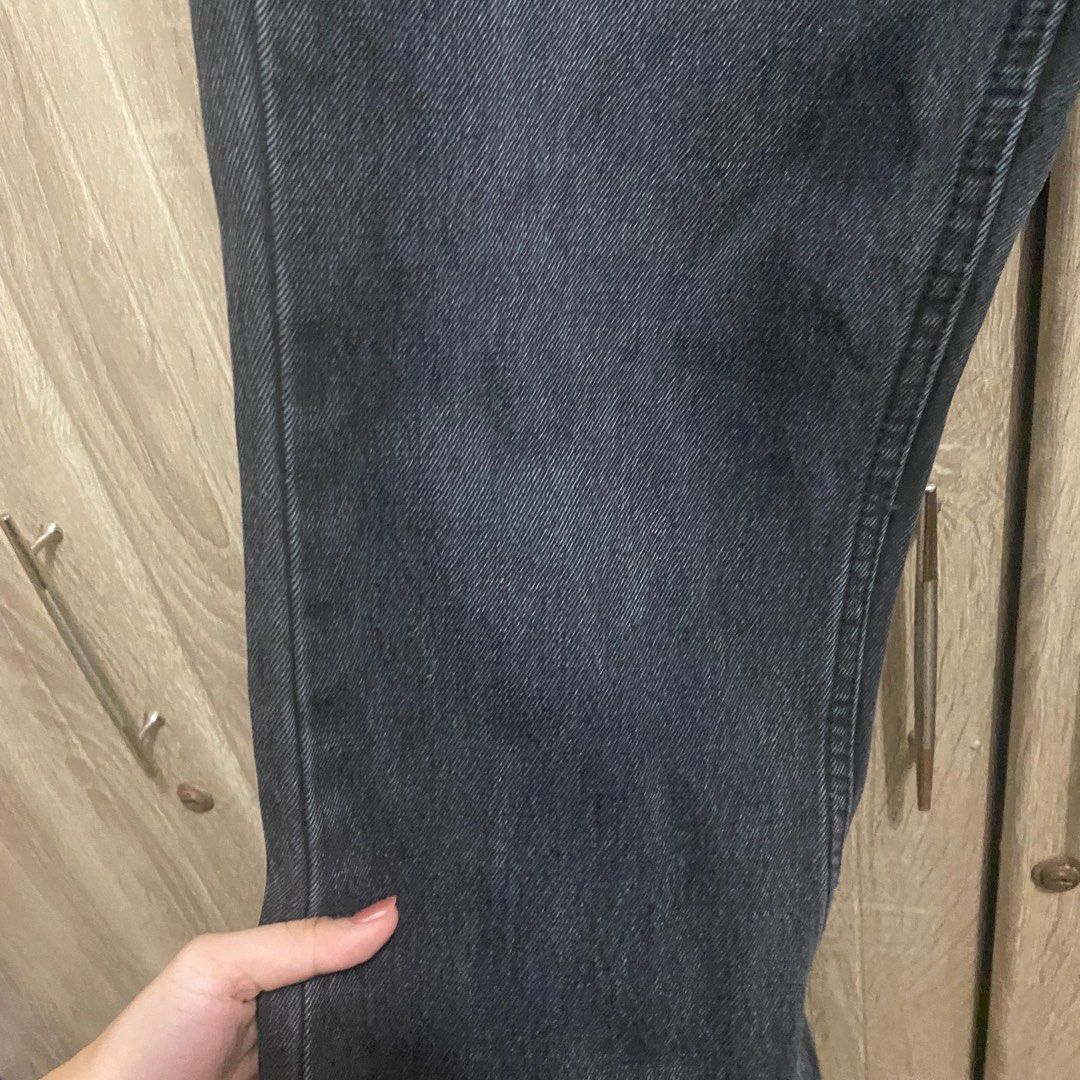 Black Denim Flared Pants (Category: Jeans) located in Taguig. Submitted by dashishop (Listing ID 1301258314, Image 3). Description: Length- 40” Waist -25” Thrifted for 350! Already washed and dried so vv clean Rfs: doesn’t fit me.