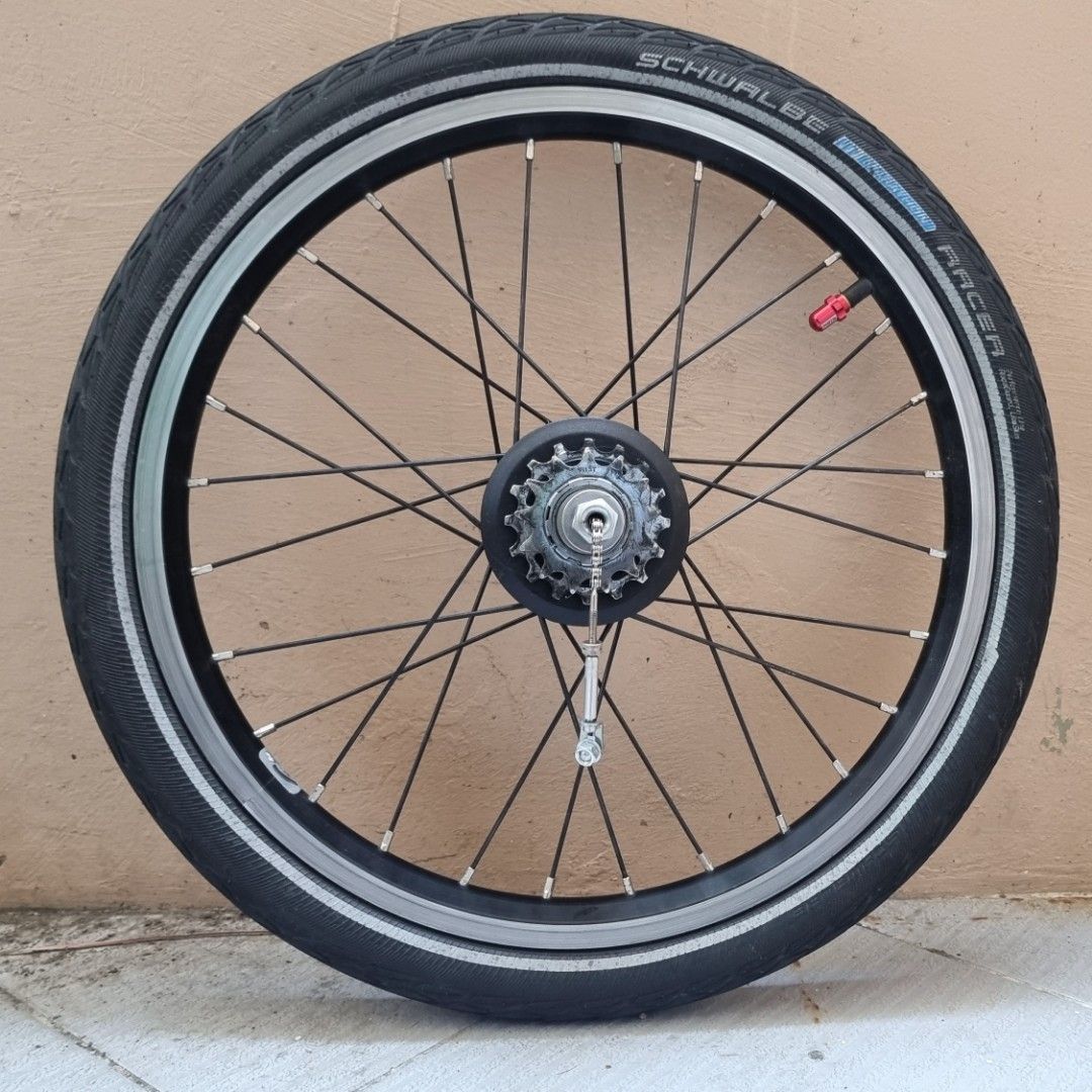 brompton original wheelset (Category: Bicycles) located in San Juan City. Submitted by wednesday55 (Listing ID 1301187891, Image 3). Description: original brompton wheelset for c line. 6 speed wtih tires.