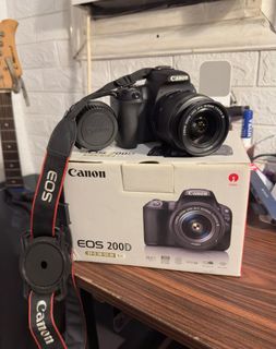 Canon 200D SL2 EOS Black w/ Zoom Kit lens & 64gb SD card