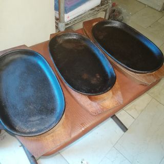 Cast iron sizzling plates set