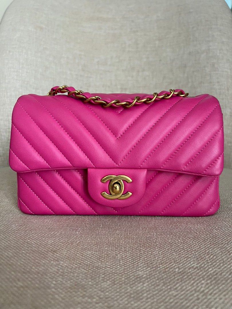 CHANEL MINI RECTANGULAR CHEVRON (Category: Bags & Wallets) located in Kuala Lumpur. Submitted by ehm1010 (Listing ID 1301270667, Image 1). Description: CHANEL CHEVRON MINI RECTANGULAR FLAP LAMBSKIN COME WITH DB, BOX, RiBBON, PAPERBAG, AUTHENTIC CARD, CARE CARD .