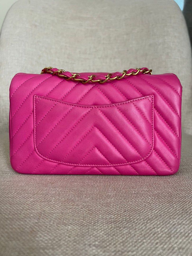 CHANEL MINI RECTANGULAR CHEVRON (Category: Bags & Wallets) located in Kuala Lumpur. Submitted by ehm1010 (Listing ID 1301270667, Image 2). Description: CHANEL CHEVRON MINI RECTANGULAR FLAP LAMBSKIN COME WITH DB, BOX, RiBBON, PAPERBAG, AUTHENTIC CARD, CARE CARD .