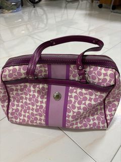 (Category: ) located in . Submitted by greatshopper001 (Listing ID 1301256973, Image 1). Description: .