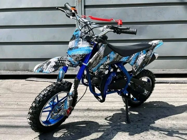 enduro 88 extreme color (Category: Bicycles) located in Manila. Submitted by saguittarian06 (Listing ID 1301196324, Image 3). Description: ₱8,800 Enduro #88 Extreme Color 2-stroke engine motor need 2T. If you add gasoline directly without 2T, the motor will burn out and cannot be used normally. Color: Extreme blue, extreme red, extreme black Extreme red , extreme green Limited stocks only.