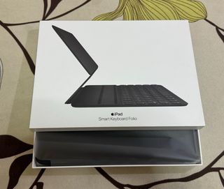 FOR SALE ONLY SLIGHTLY USED ORIGINAL APPLE IPAD SMART KEYBOARD 11 INCH Black color, Compatible with iPad Pro Gen 1, 2nd, 3rd, 4th Gen