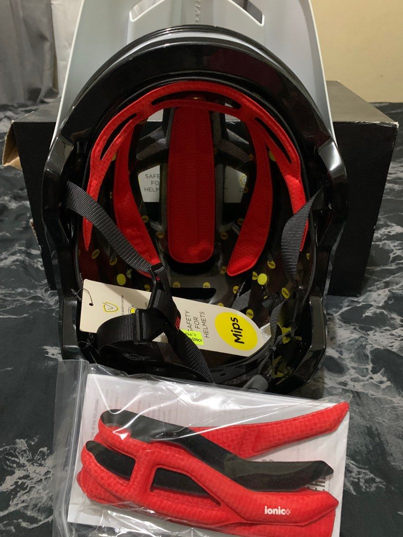 FOX SPEEDFRAME HELMET (Category: Bicycles) located in Cabuyao City. Submitted by bdeborja1291 (Listing ID 1301185810, Image 3). Description: FOX SPEEDFRAME HELMET SIZE:LARGE MIPS TECHNOLOGY MALL PRICE 12k Selling Price 4000 Brandnew Txt or call 09322040049.