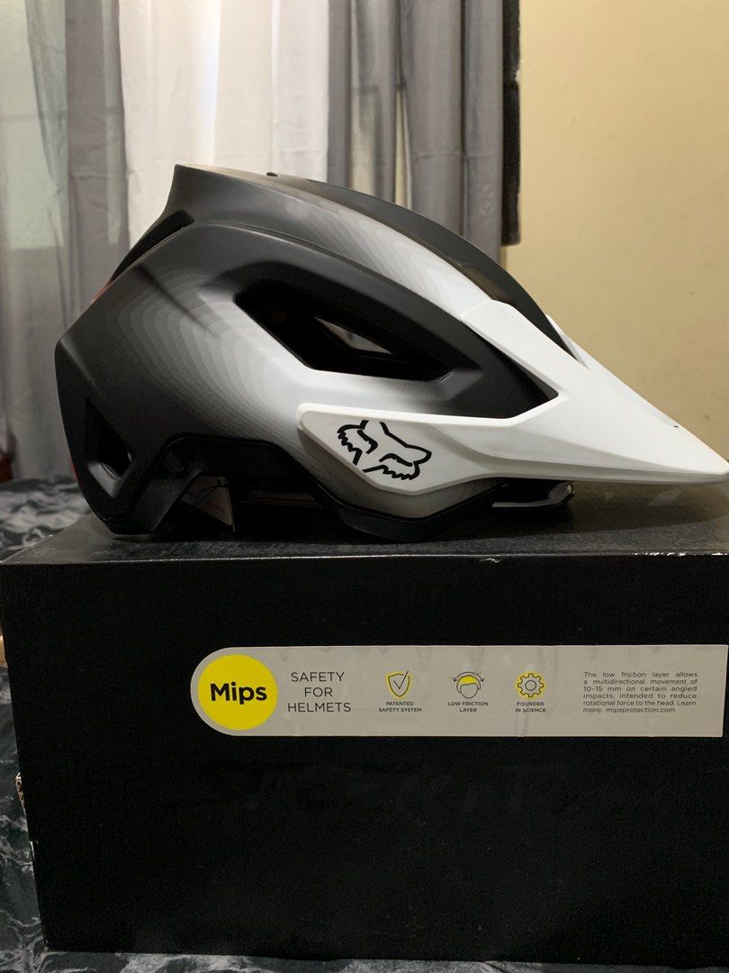 FOX SPEEDFRAME HELMET (Category: Bicycles) located in Cabuyao City. Submitted by bdeborja1291 (Listing ID 1301185810, Image 2). Description: FOX SPEEDFRAME HELMET SIZE:LARGE MIPS TECHNOLOGY MALL PRICE 12k Selling Price 4000 Brandnew Txt or call 09322040049.