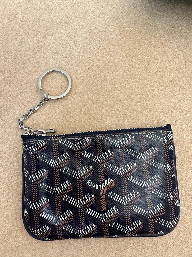 GOYARD Senat Mini In Navy (Category: Luxury Bags & Wallets) located in Mandaluyong City. Submitted by mumandraescloset (Listing ID 1301191255, Image 3). Description: Used only 3x With box, tag and paper bag .