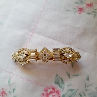Hair clip with diamond design
