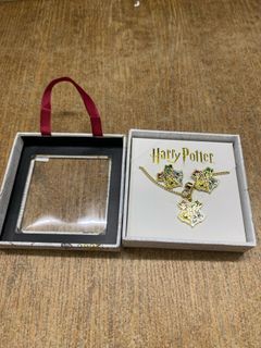 Harry Potter earring and necklace set