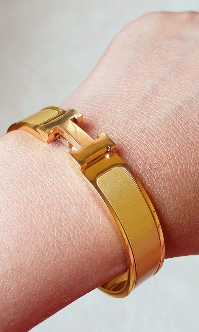 Hermes bangle from japan (Category: Luxury Accessories) located in Manila. Submitted by osaze_27japanbags (Listing ID 1301162136, Image 1). Description: Hermes bangle from japan no flaws size 18 with stamp/hallmark with gift box kindly pm me.