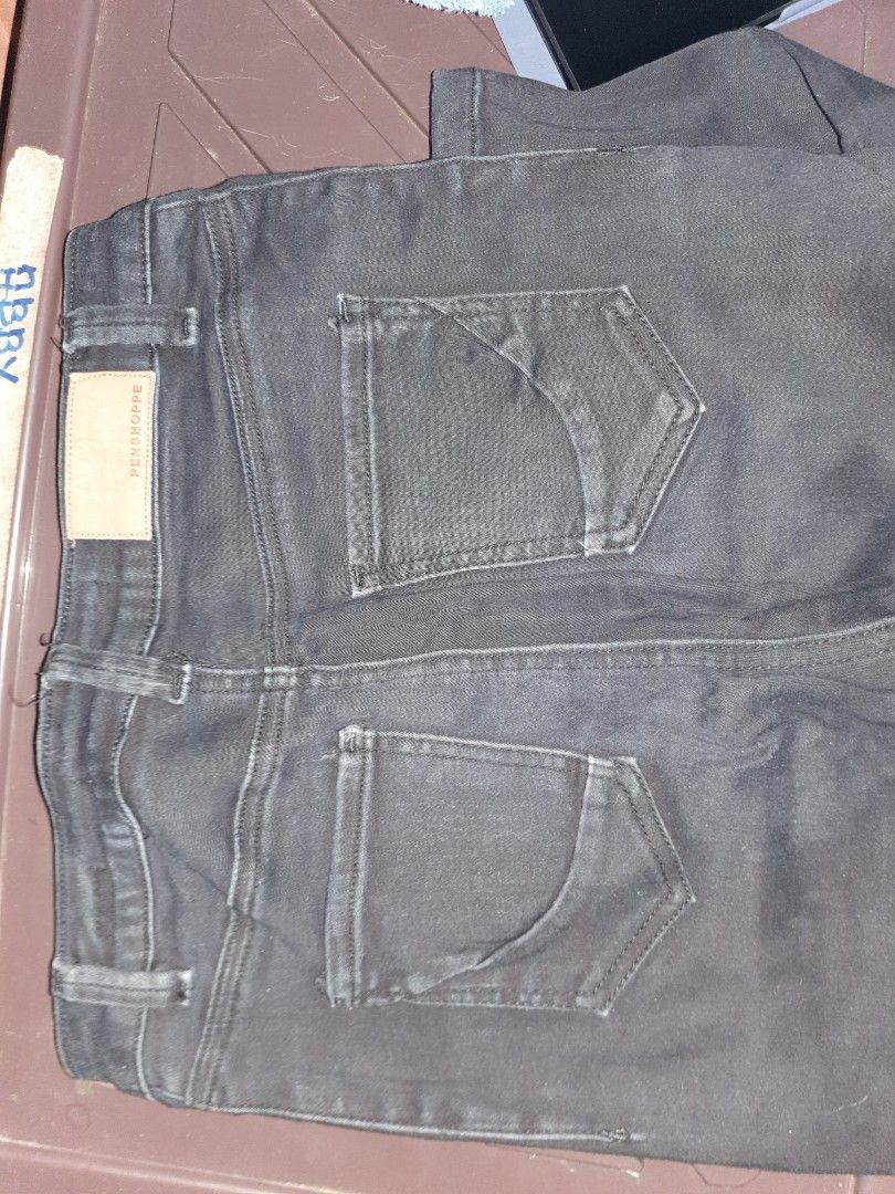 Highwaisted penshoppe pants (Category: Jeans) located in Antipolo. Submitted by nuggetswedges (Listing ID 1301187317, Image 3). Description: 26-27 waist.