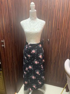 H&M  Divided Floral Wrap long skirt