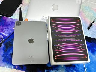 Ipad Pro 128Gb 11 inch  Wifi M2 Spacegray latest Model  Complete Package 1 month old only