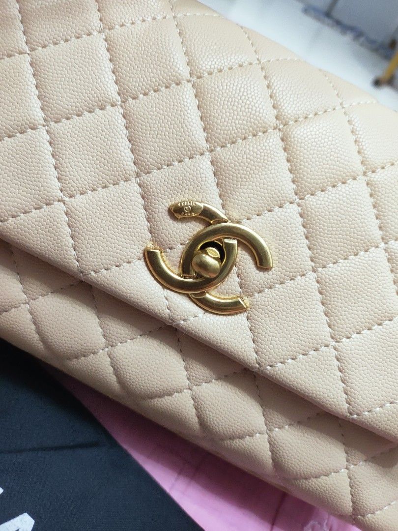 Japan Preloved CC top handle caviar (Category: Luxury Bags & Wallets) located in Cebu City. Submitted by esrpreloved (Listing ID 1301275519, Image 2). Description: Japan preloved Genuine leather.