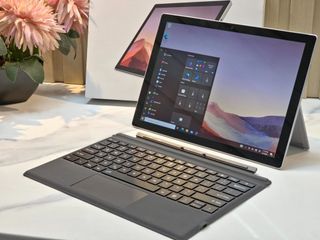 Laptop Microsoft Surface Pro 7 Touchscreen 2 in 1 Detachable Laptop Core i5 10th Gen 8GB RAM 128GB SSD 12.3 inch QHD Resolution Iris Xe Graphics 💻2ndhand, Slightly Use with Box and replacement keyboard ✨️