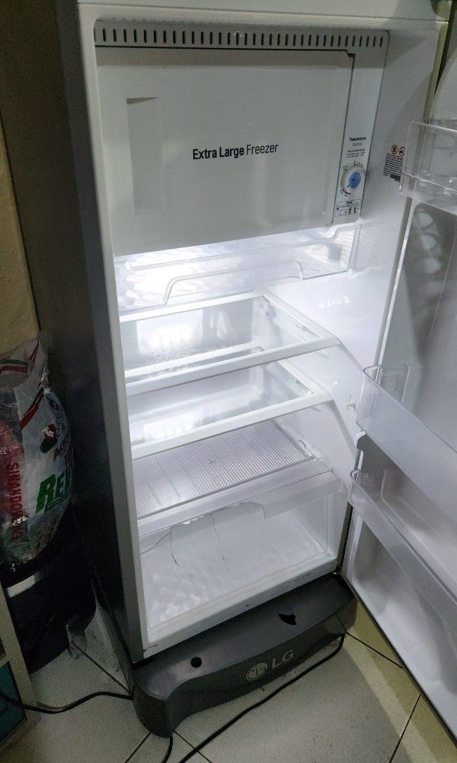 LG Smart Inverter (Category: Refrigerators and Freezers) located in Kawit. Submitted by markuzmathers (Listing ID 1301285682, Image 3). Description: For Sale Or Swap LG Smart Inverter Ref 7 Cu Ft Issue Freezer Door And Vegetable Storage.