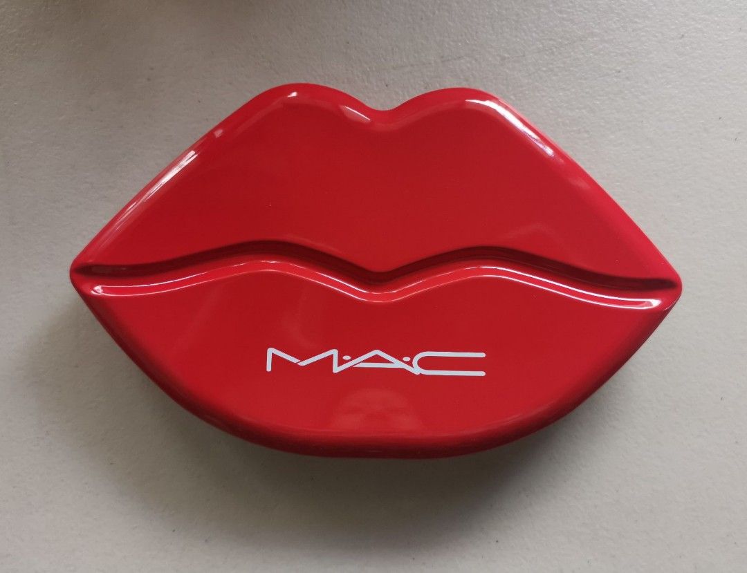 MAC Red Lips Tin container Limited Edition authentic MC BEAUTY (Category: Makeup) located in Muntinlupa City. Submitted by rohanna1007 (Listing ID 1301169757, Image 1). Description: MAC Red Lips Tin container Limited Edition authentic MC BEAUTY CONDITION: Lightly Used (Actually this was never used, it was just transported and got scratched in the process). BRAND and AUTHENTICITY: MAC 100% Authentic We are not affiliated with MAC and the brand’s r