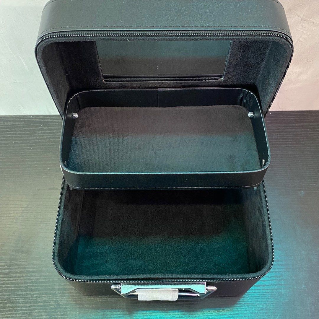 Make Up Box Black New-60320421 (Category: Makeup) located in Paranaque City. Submitted by gladkingphilippines (Listing ID 1301177191, Image 3). Description: .