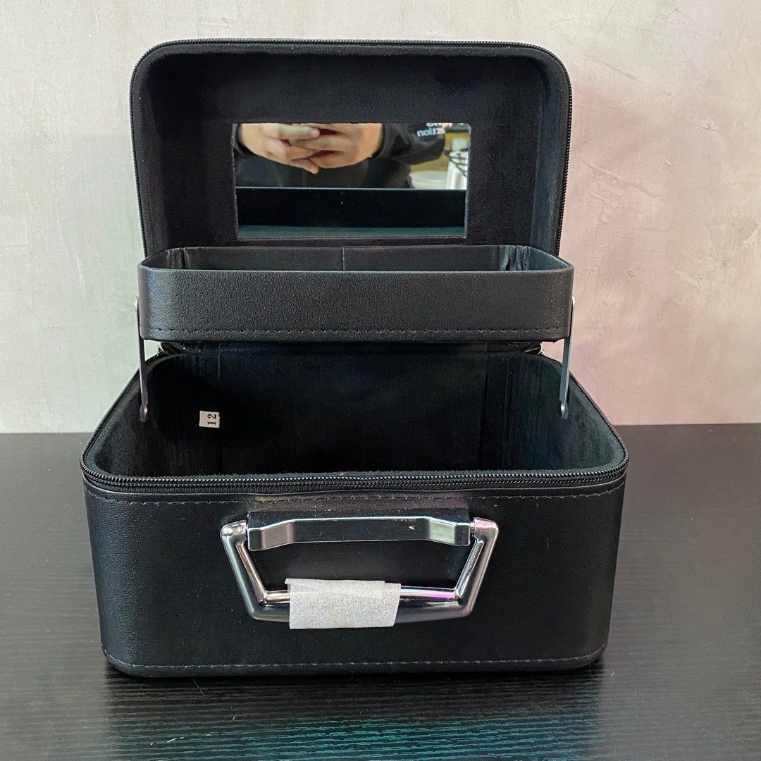 Make Up Box Black New-60320421 (Category: Makeup) located in Paranaque City. Submitted by gladkingphilippines (Listing ID 1301177191, Image 2). Description: .