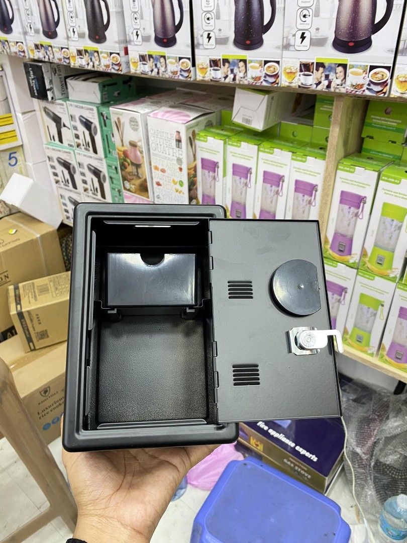 Mini MONEY VAULT (Category: Safe) located in Quezon City. Submitted by fconnie15407950 (Listing ID 1301205710, Image 3). Description: .