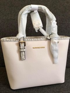 (Category: ) located in . Submitted by sassyshoppermnl (Listing ID 1301172838, Image 1). Description: .