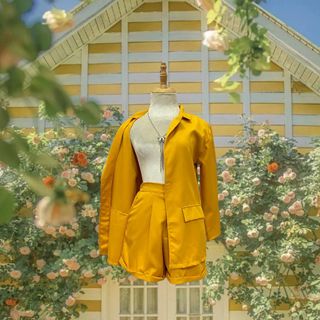 (Category: ) located in . Submitted by lucky_wardrobe (Listing ID 1301203372, Image 1). Description: .