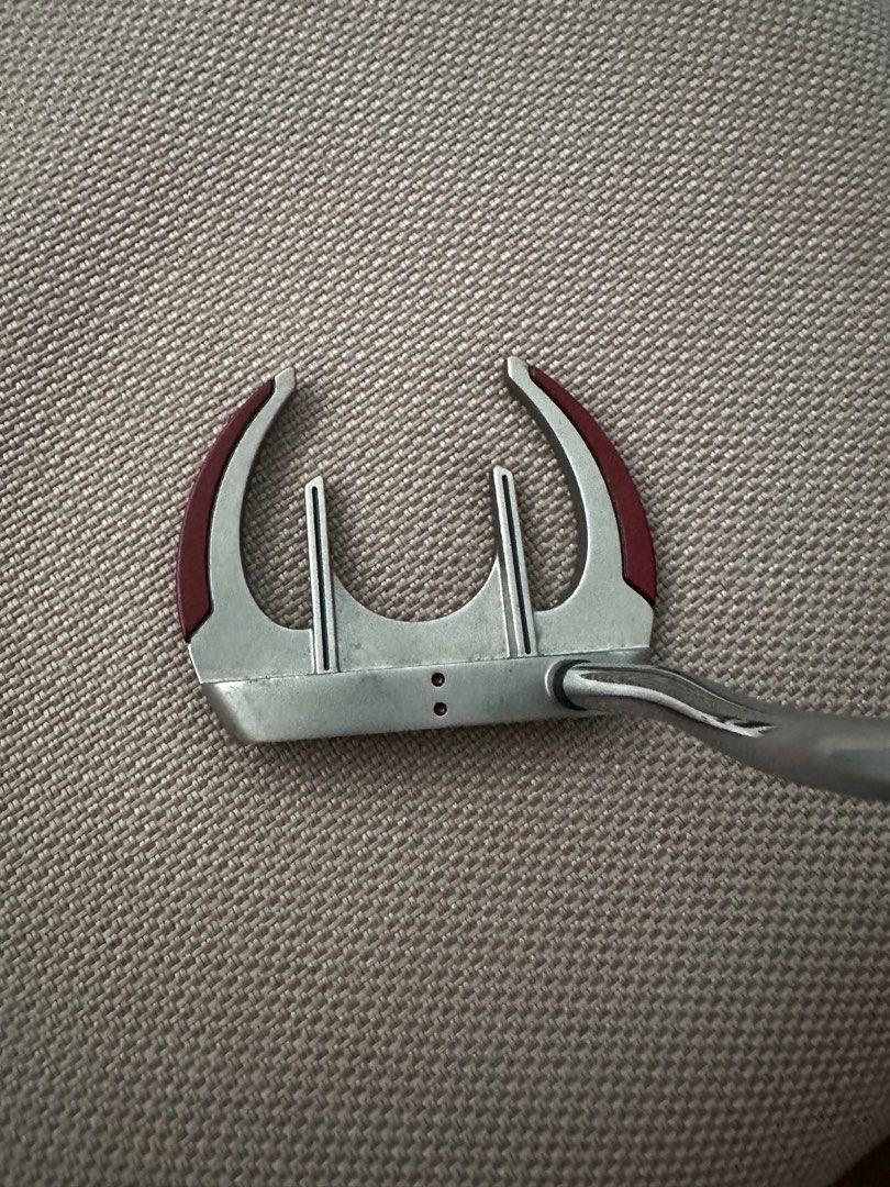 Odyssey white hot xg sabertooth (Category: Golf) located in Pasig City. Submitted by restorefashion (Listing ID 1301190839, Image 3). Description: Replaced grip, good condition.