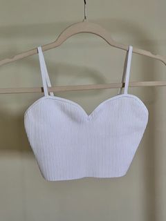 [ON HAND] Aritzia Babaton New Sculpt Knit Sweetheart Tank (Ribbed Cropped Cami Top) White - S