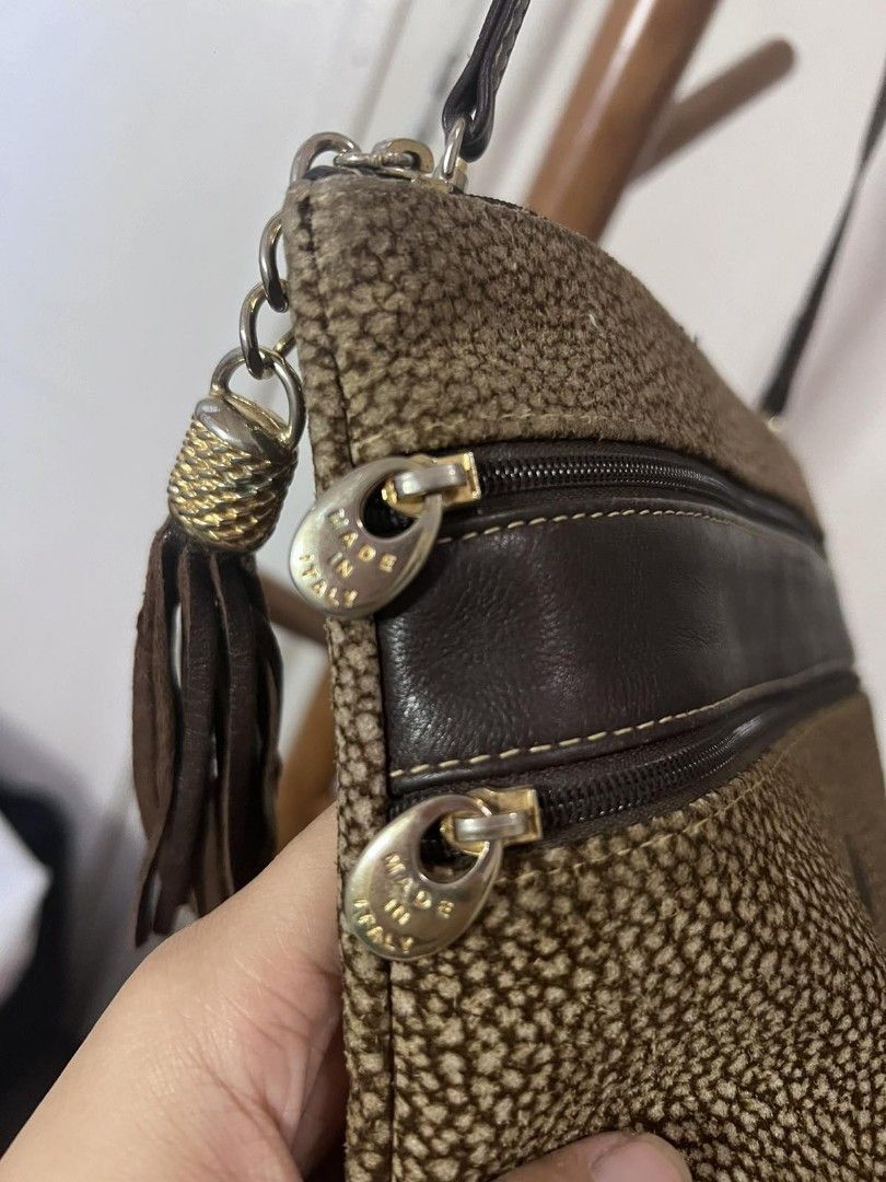 Peruzzi Firenze Moda Borbonese Bag with Purse Italy (Category: Luxury Bags & Wallets) located in Quezon City. Submitted by nnncorner (Listing ID 1301269459, Image 3). Description: Peruzzi Firenze Moda Borbonese Italy Bag Original can be used as sling bag/clutch bag detachable sling coin purse included 2,000 9/10 condition.