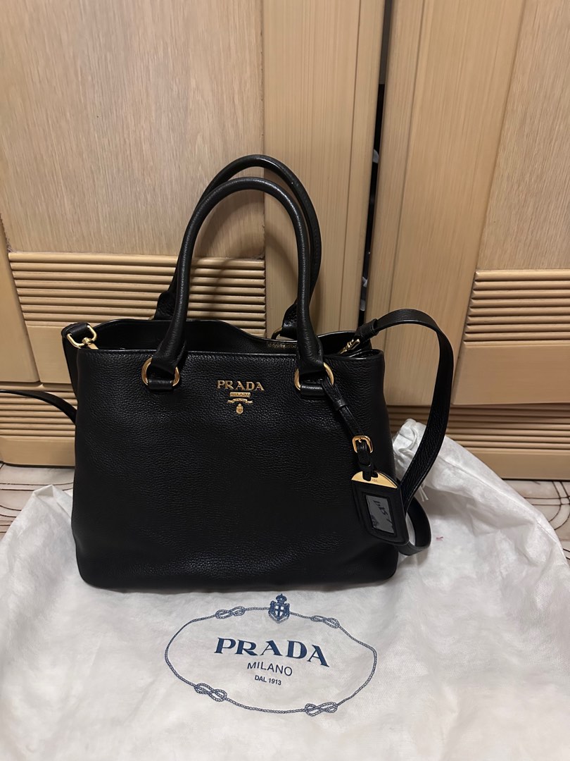 Prada borsa a mano in pelle vitello nero tu Luxury Bags Wallets on Carousell