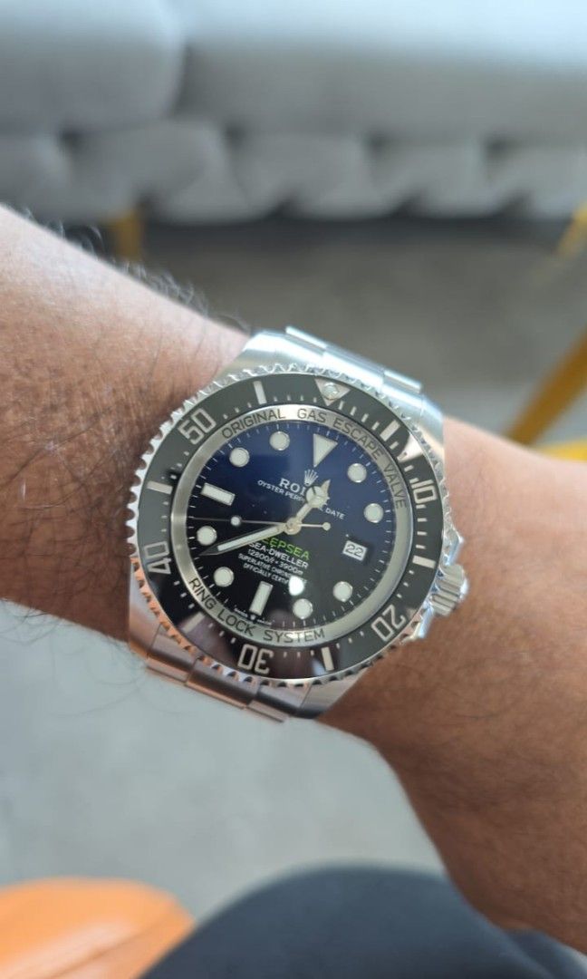 Rolex Sea Dweller 2022, Fesyen Pria, Jam Tangan di Carousell