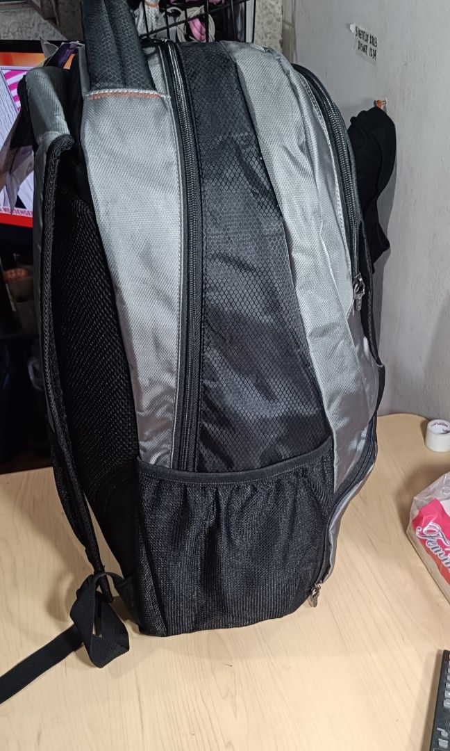 Samsonite (15") laptop Backpack Grey blacl (Category: Backpacks) located in Manila. Submitted by rockymagna82486 (Listing ID 1301202952, Image 2). Description: Brand new authentic issues: missing zipper Handle can fit 15 inch laptops 18x12x8.5 40liters loc cubao.