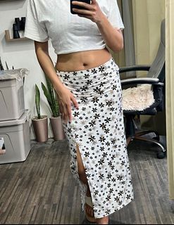 Shein Skirt Garterized with Side Slit💯 Cotton • S-M